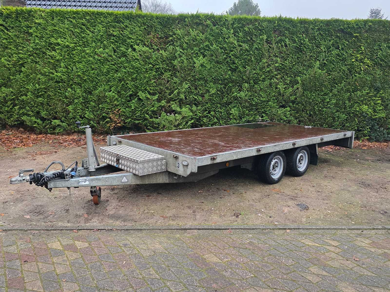HENRA - 2013 - TANDEM AXLE - PLATFORM TRAILER - TRAILER - 62-WK-FT - Príves: obrázok 1 HENRA - 2013 - TANDEM AXLE - PLATFORM TRAILER - TRAILER - 62-WK-FT - Príves: obrázok 1