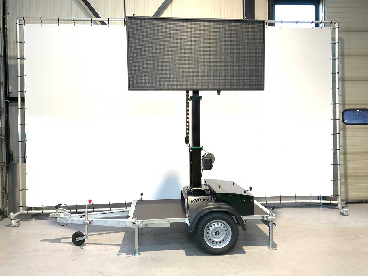 Viplex tekstkar P8 ledscherm op aanhangwagen - Príves: obrázok 4 Viplex tekstkar P8 ledscherm op aanhangwagen - Príves: obrázok 4
