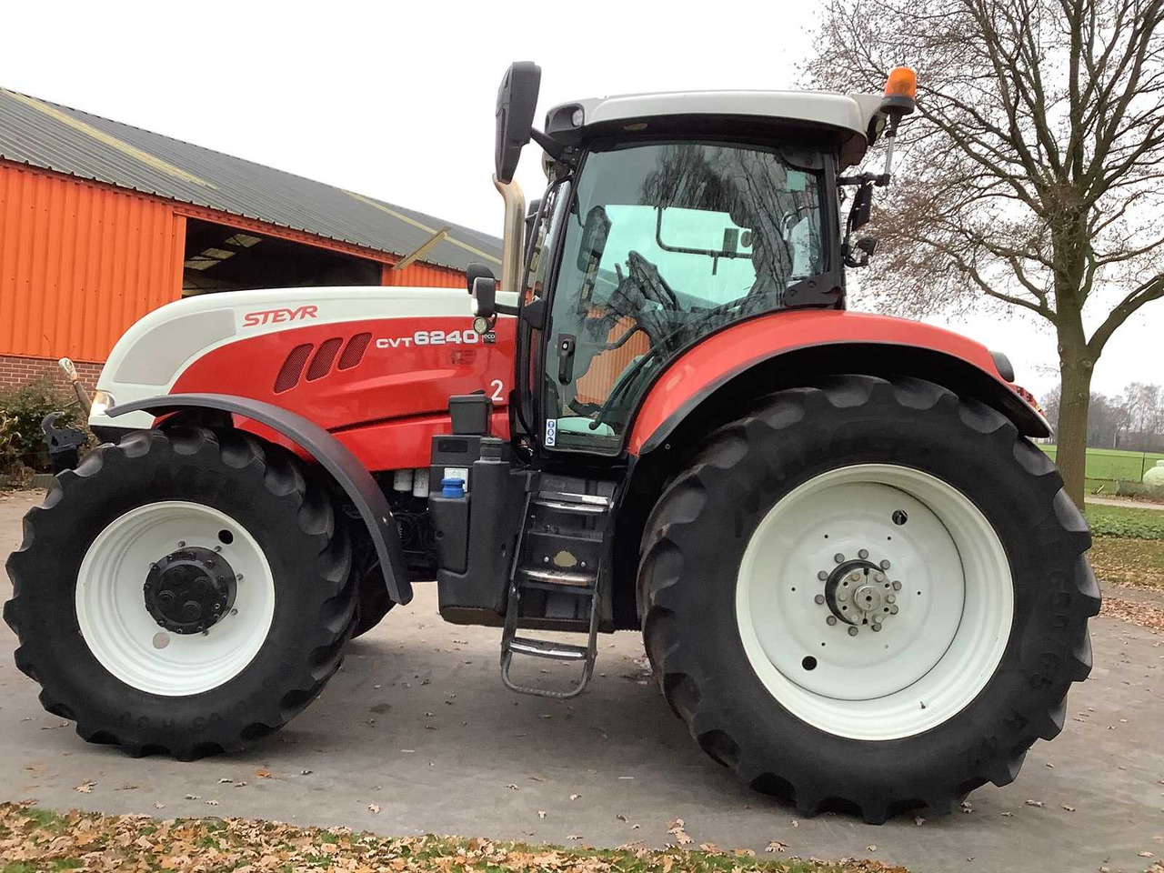 STEYR - 2016 - CVT 6240 - ALL-WHEEL DRIVE FARM TRACTOR - Traktor: obrázok 5 STEYR - 2016 - CVT 6240 - ALL-WHEEL DRIVE FARM TRACTOR - Traktor: obrázok 5