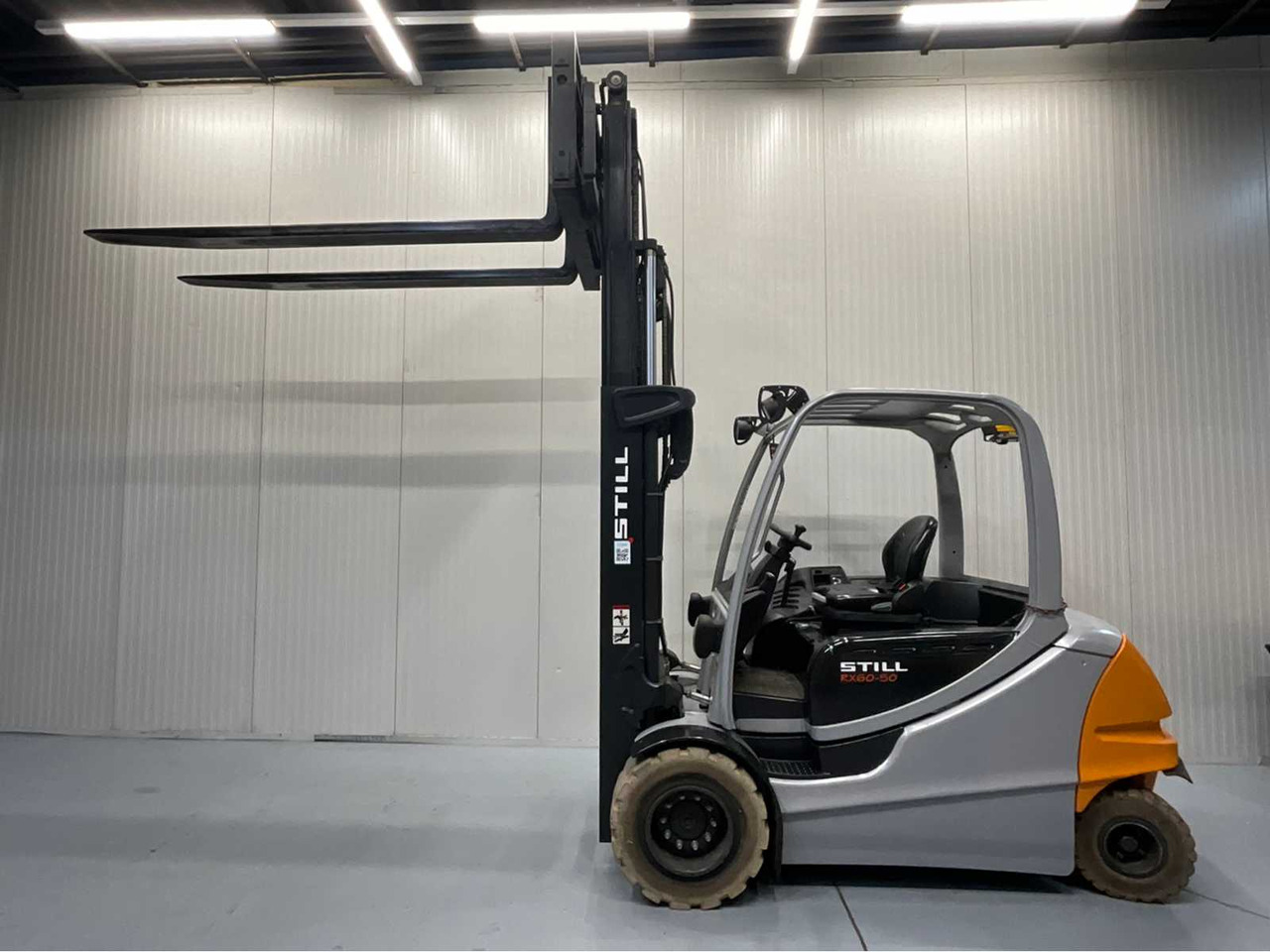 STILL 5000KG- RX60-50 - FORKLIFT TRIPLEX - FORK POSITIONER - SIDESHIFT - FREELIFT - BATTERY 2015 WITH ONLY 1121 HOURS - Vysokozdvižný vozík: obrázok 3 STILL 5000KG- RX60-50 - FORKLIFT TRIPLEX - FORK POSITIONER - SIDESHIFT - FREELIFT - BATTERY 2015 WITH ONLY 1121 HOURS - Vysokozdvižný vozík: obrázok 3
