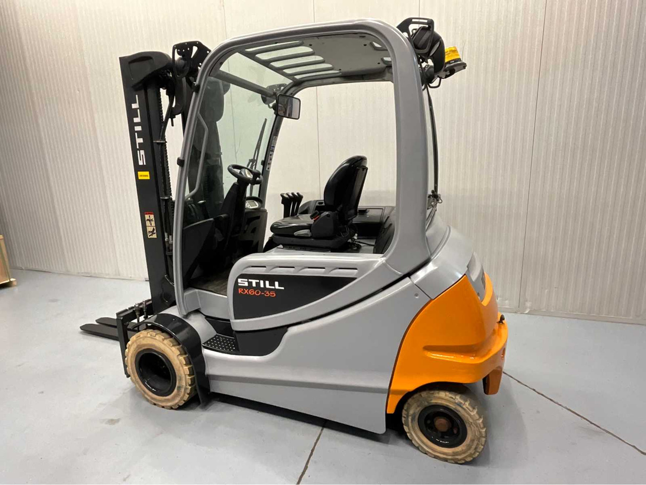 STILL - RX60-35 BATTERY BJ. 2024 FORKLIFT - FREELIFT -BLUESPOT - CLOSED CAB - 3RD AND 4TH FUNCTION - Vysokozdvižný vozík: obrázok 3 STILL - RX60-35 BATTERY BJ. 2024 FORKLIFT - FREELIFT -BLUESPOT - CLOSED CAB - 3RD AND 4TH FUNCTION - Vysokozdvižný vozík: obrázok 3