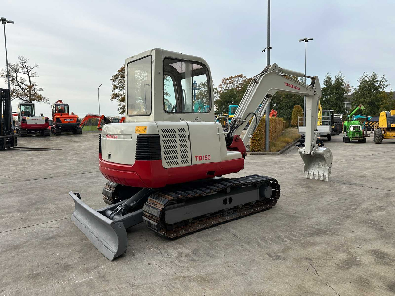 TAKEUCHI - - TB150C - MIDI EXCAVATOR - Rýpadlo: obrázok 4 TAKEUCHI - - TB150C - MIDI EXCAVATOR - Rýpadlo: obrázok 4
