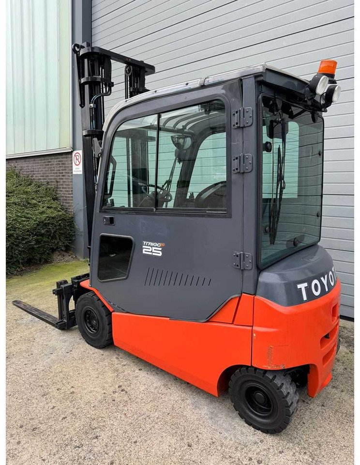 TOYOTA - 2013 - 8-FBMT-25 - FORK POSITIONER, SIDE-SHIFT - FORKLIFT - Vysokozdvižný vozík: obrázok 3 TOYOTA - 2013 - 8-FBMT-25 - FORK POSITIONER, SIDE-SHIFT - FORKLIFT - Vysokozdvižný vozík: obrázok 3