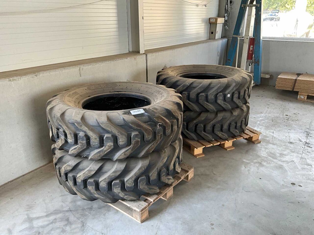 TYRES FOR TELEHANDLERS - Pásový šmykom riadený nakladač: obrázok 1 TYRES FOR TELEHANDLERS - Pásový šmykom riadený nakladač: obrázok 1