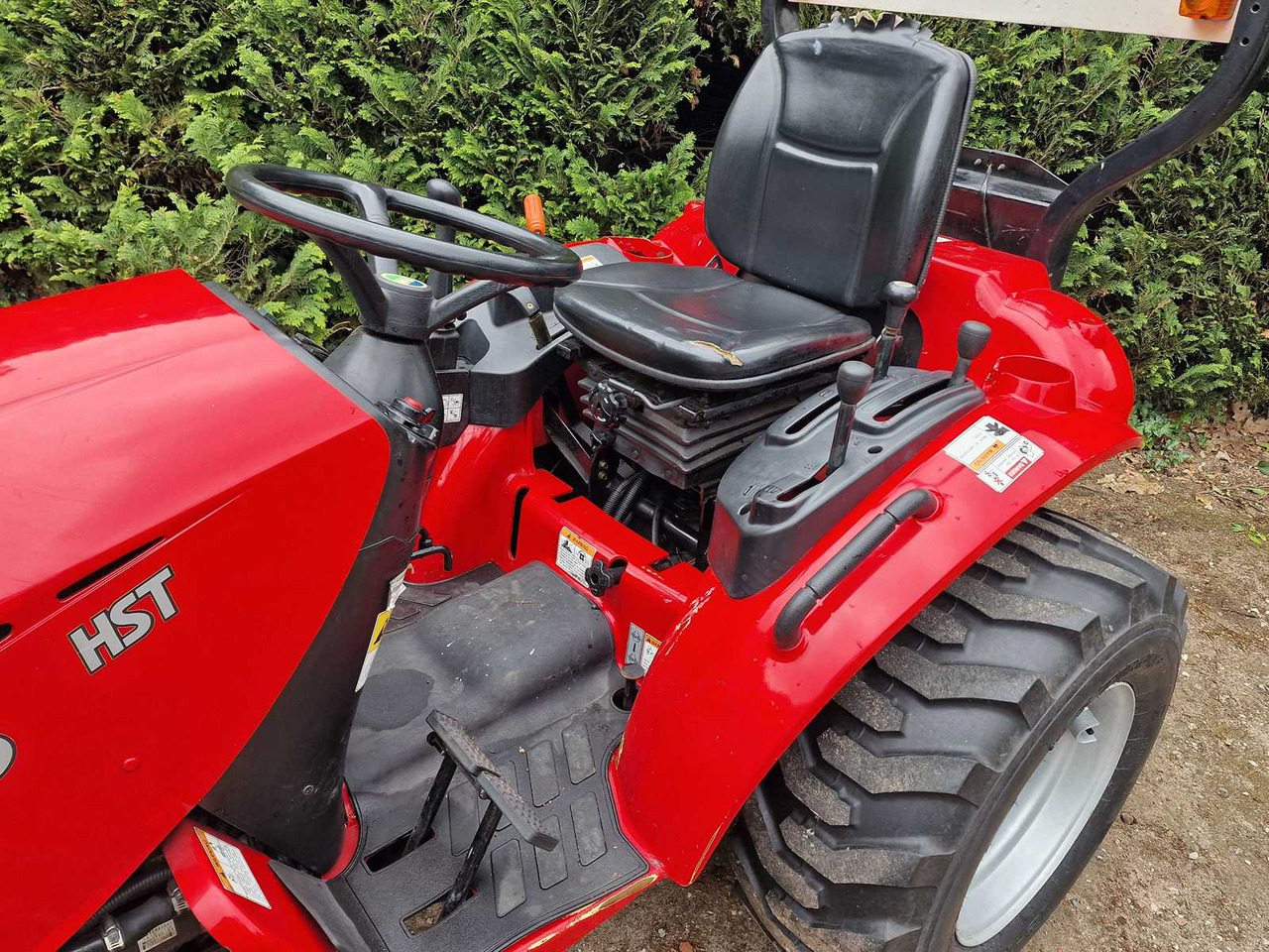 Tym T273 - Komunálny traktor: obrázok 4 Tym T273 - Komunálny traktor: obrázok 4