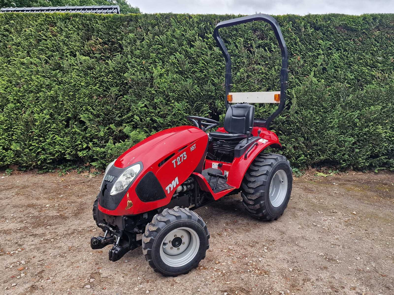 Tym T273 - Komunálny traktor: obrázok 2 Tym T273 - Komunálny traktor: obrázok 2