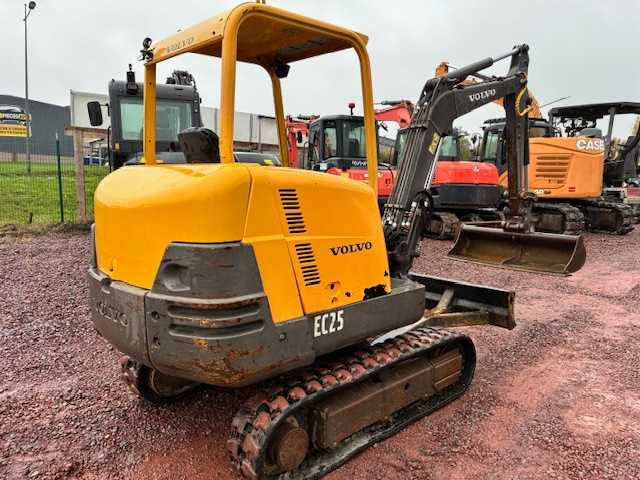 VOLVO EC 25 MINI CRAWLER EXCAVATOR 2.6 TON - Mini rýpadlo: obrázok 5 VOLVO EC 25 MINI CRAWLER EXCAVATOR 2.6 TON - Mini rýpadlo: obrázok 5