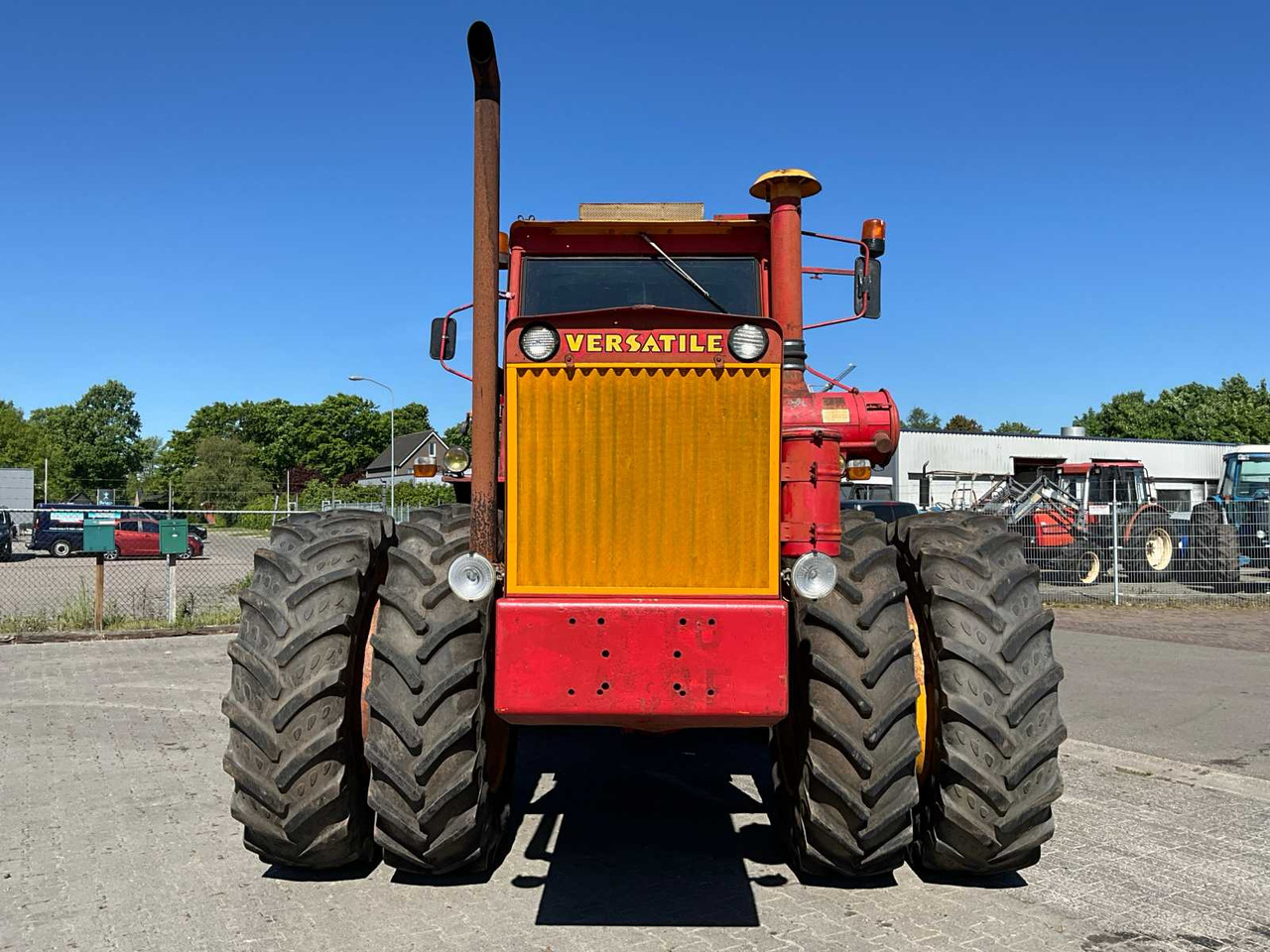Versatile 800 - Traktor: obrázok 3 Versatile 800 - Traktor: obrázok 3