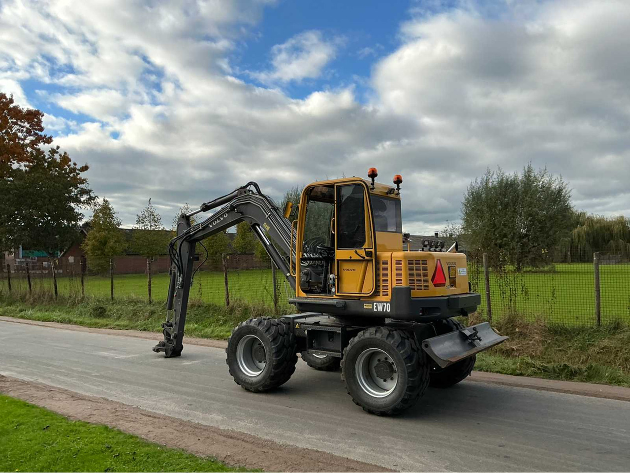 Volvo EW70 - Kolesové rýpadlo: obrázok 5 Volvo EW70 - Kolesové rýpadlo: obrázok 5