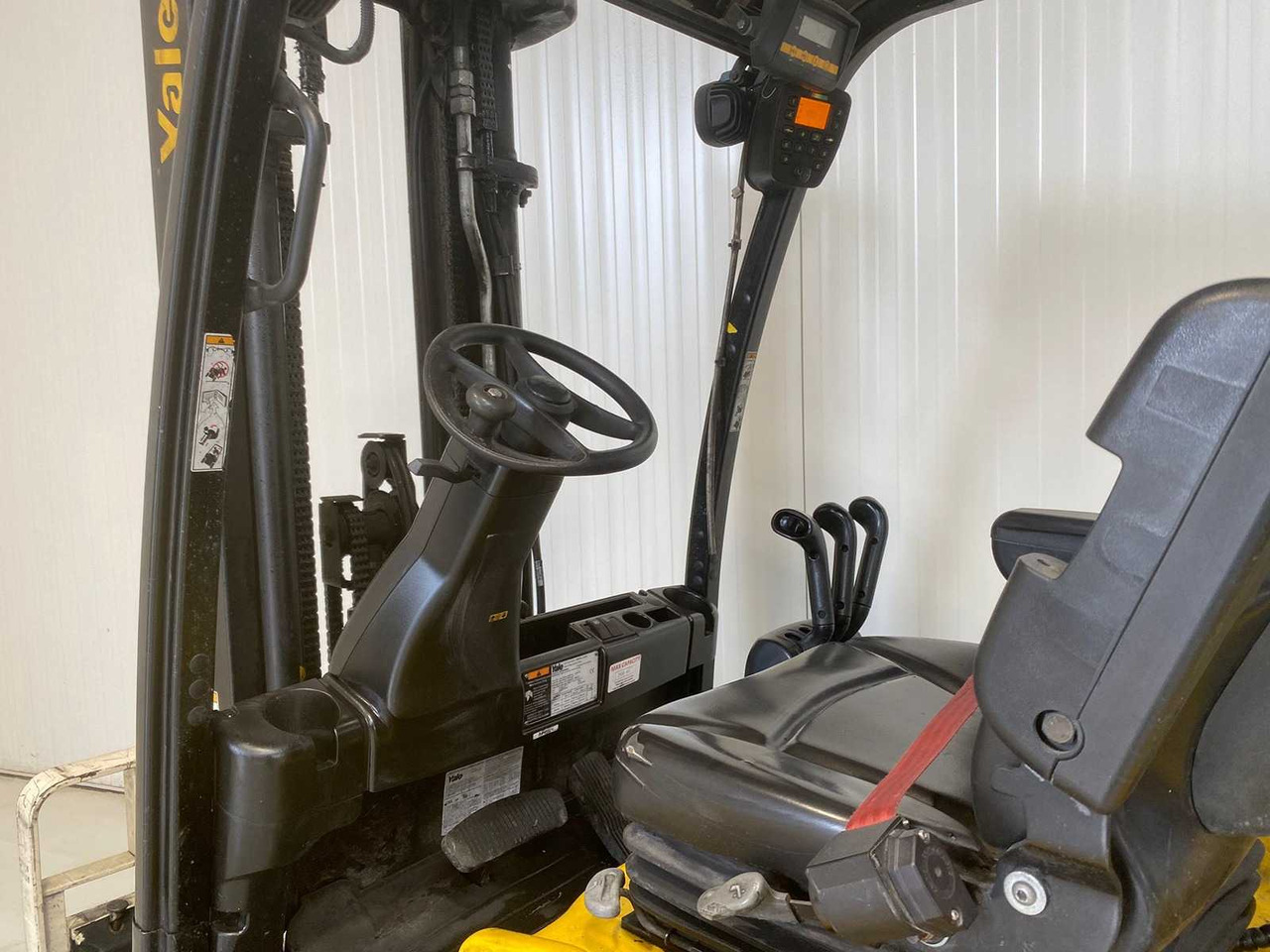 YALE - 2013 - ERP 35 VL - FORKLIFT - TRIPLEX - FREE-LIFT - SIDE-SHIFT - Vysokozdvižný vozík: obrázok 3 YALE - 2013 - ERP 35 VL - FORKLIFT - TRIPLEX - FREE-LIFT - SIDE-SHIFT - Vysokozdvižný vozík: obrázok 3
