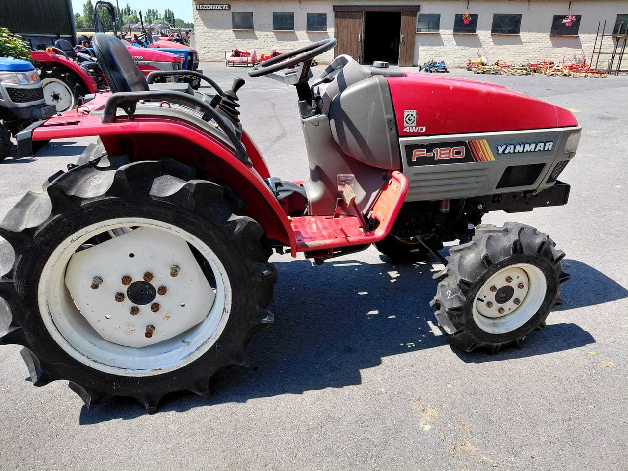 Yanmar F180 - Kompaktný traktor: obrázok 3 Yanmar F180 - Kompaktný traktor: obrázok 3