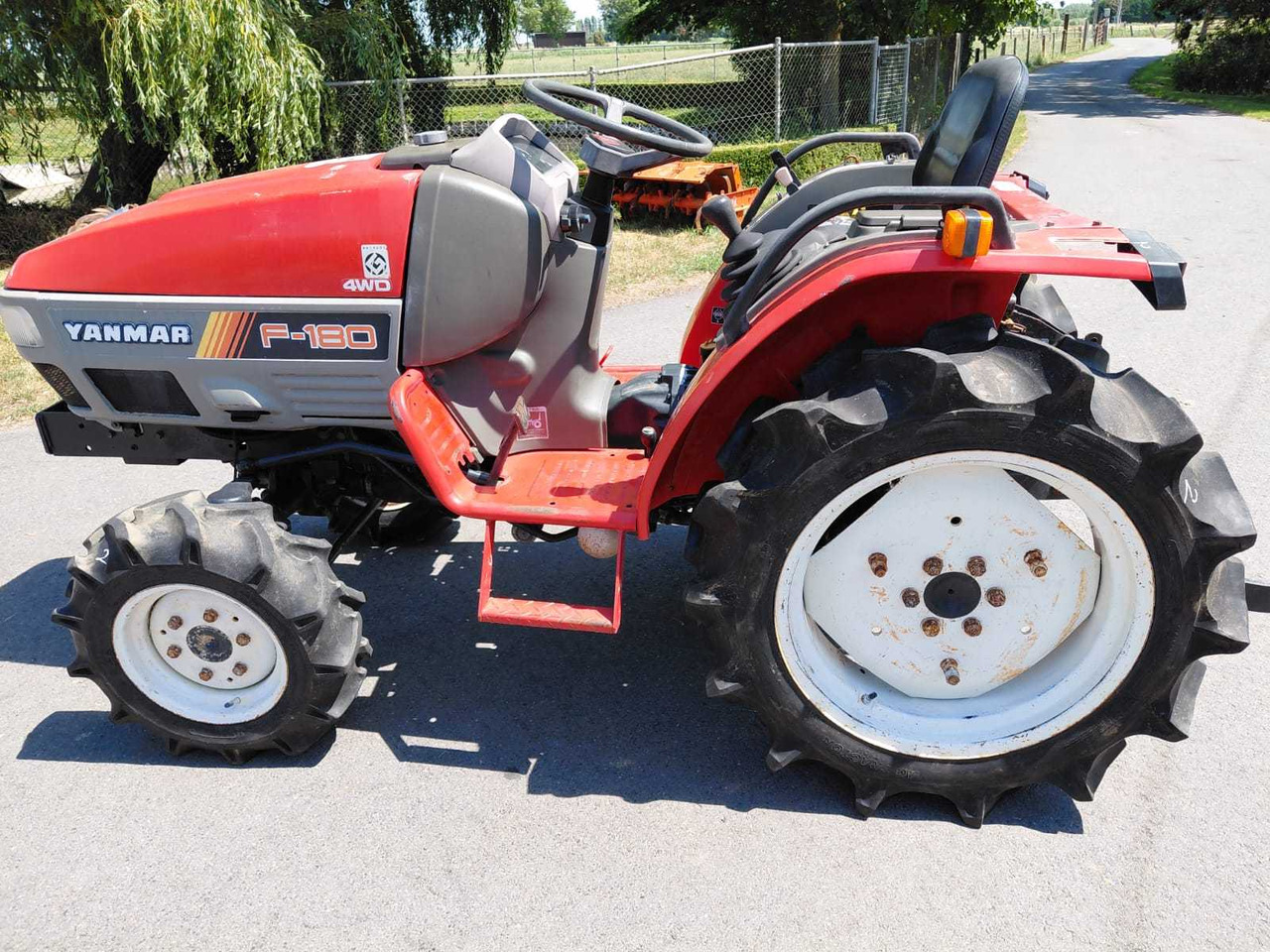 Yanmar F180 - Kompaktný traktor: obrázok 1 Yanmar F180 - Kompaktný traktor: obrázok 1