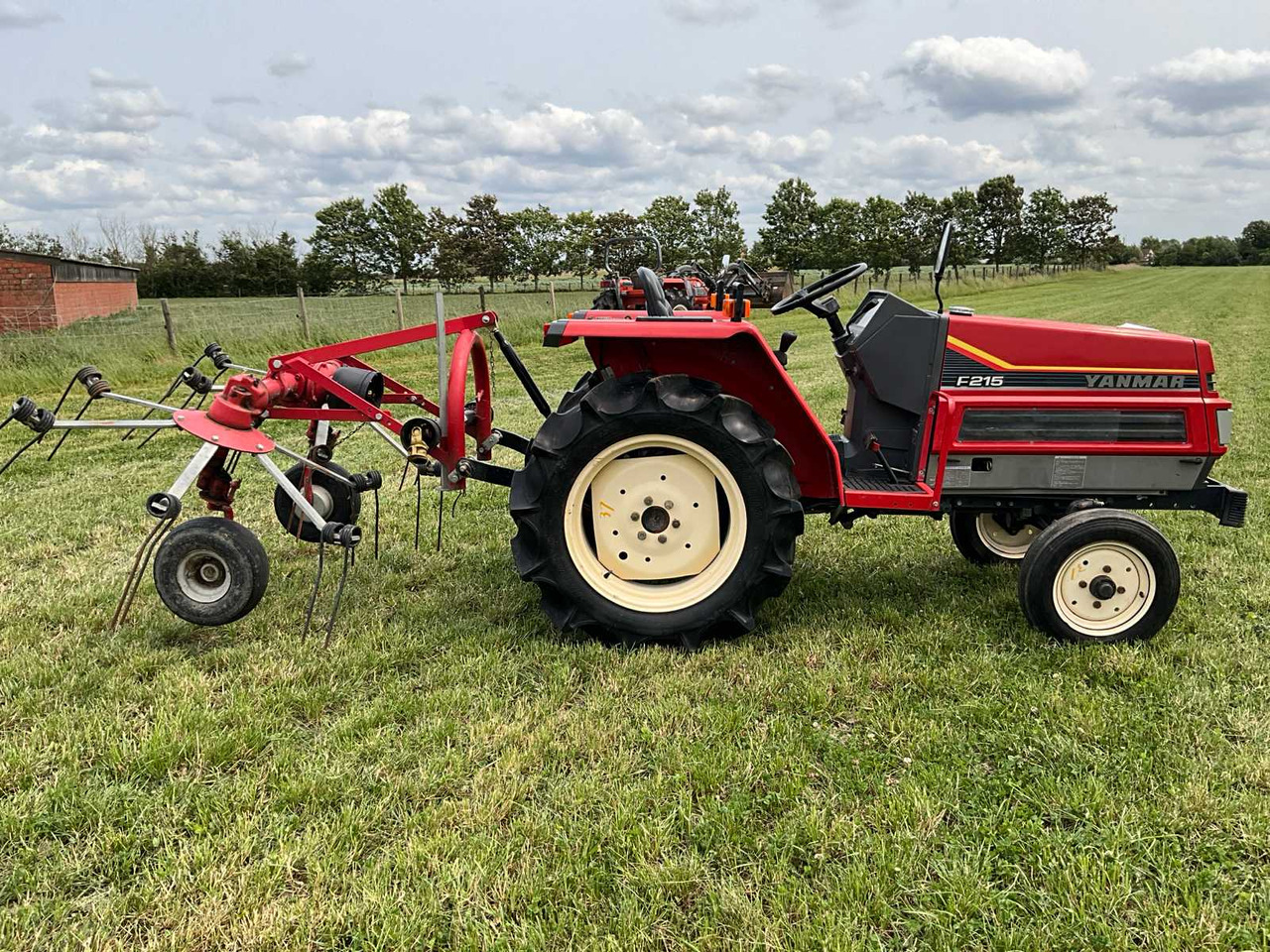 Yanmar F215 - Kompaktný traktor: obrázok 4 Yanmar F215 - Kompaktný traktor: obrázok 4