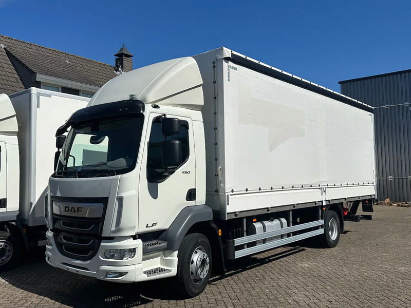 DAF LF 260 LF260.16 EURO6. 2022. Schuifzeil bakwagen met Laadklep. - Plachtové nákladné vozidlo: obrázok 1 DAF LF 260 LF260.16 EURO6. 2022. Schuifzeil bakwagen met Laadklep. - Plachtové nákladné vozidlo: obrázok 1