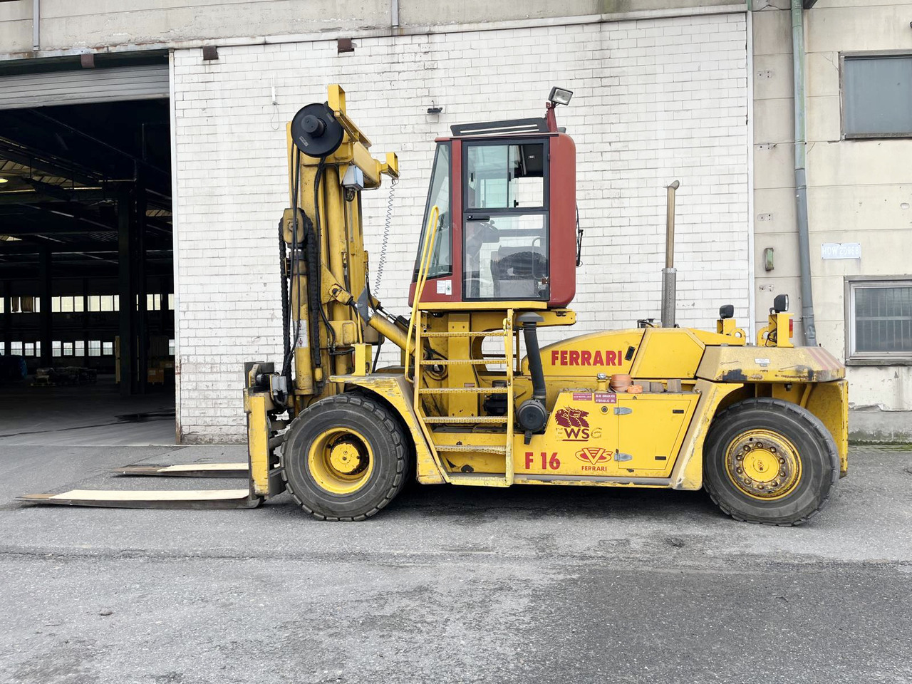 CVS Ferrari F16 - Prekladač kontajnerov: obrázok 3 CVS Ferrari F16 - Prekladač kontajnerov: obrázok 3