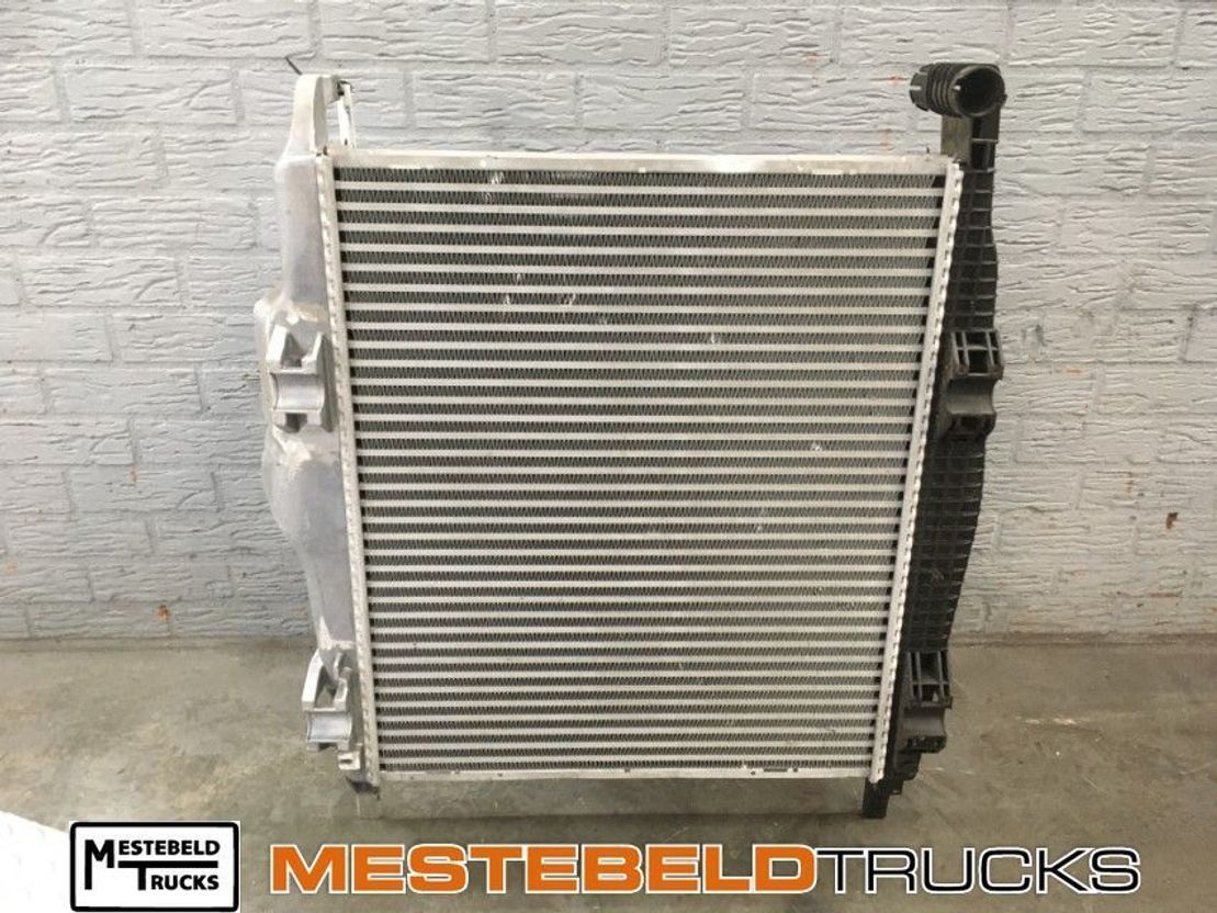 Mercedes-Benz Intercooler - Chladiaci systém pre Nákladné auto: obrázok 1 Mercedes-Benz Intercooler - Chladiaci systém pre Nákladné auto: obrázok 1