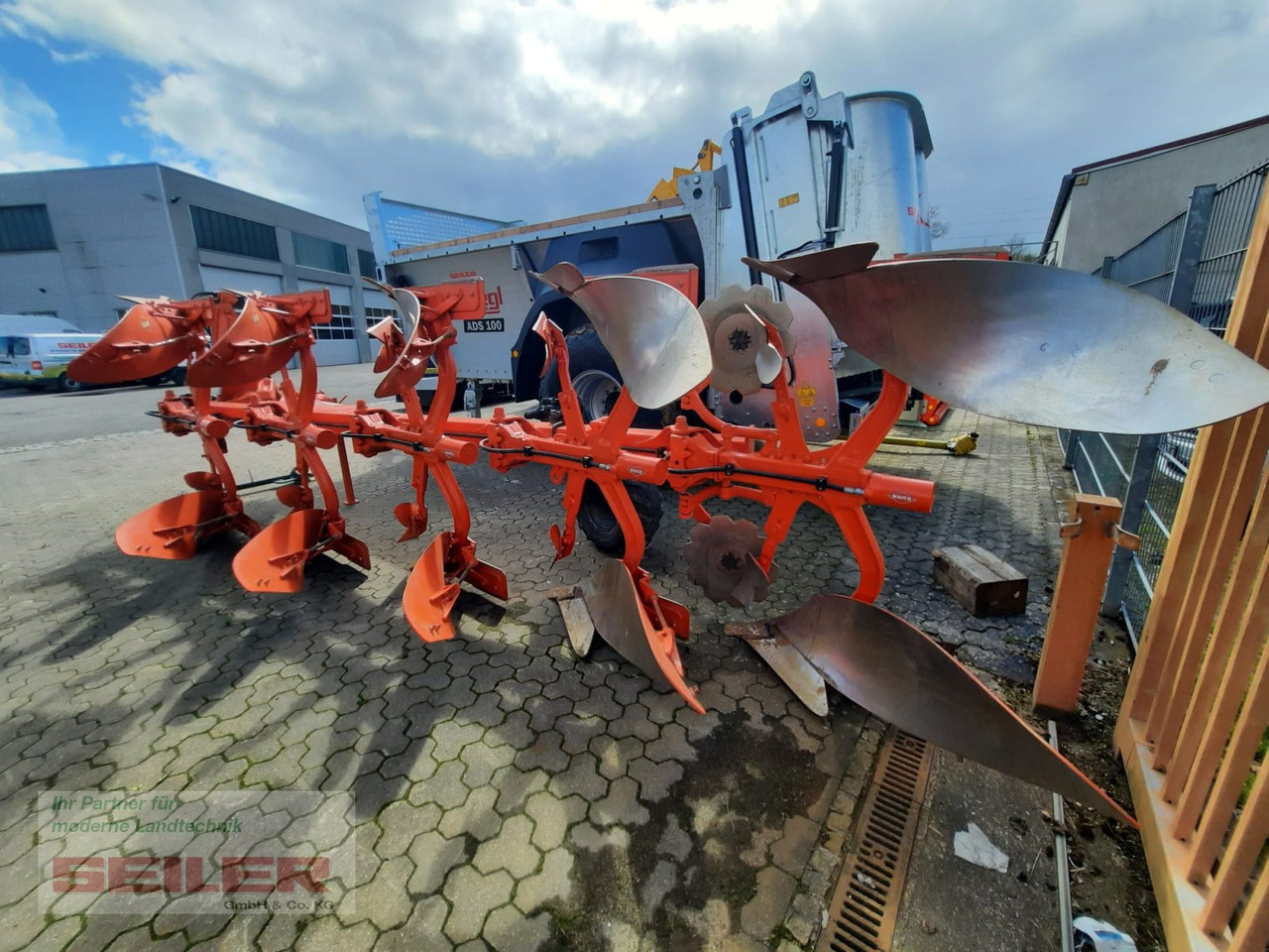 Kuhn Vari-Master 153 NSH - Pluh: obrázok 5 Kuhn Vari-Master 153 NSH - Pluh: obrázok 5