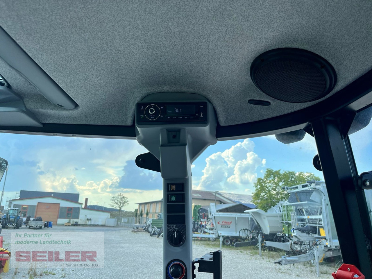 Steyr Kompakt 4075 HILO - Traktor: obrázok 5 Steyr Kompakt 4075 HILO - Traktor: obrázok 5