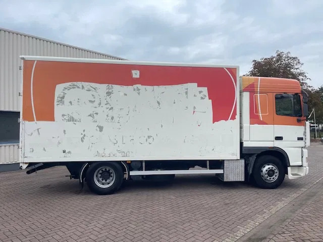 DAF XF 95.380 Euro 2 Manual-Gear - Skříňový nákladní auto: obrázok 2 DAF XF 95.380 Euro 2 Manual-Gear - Skříňový nákladní auto: obrázok 2