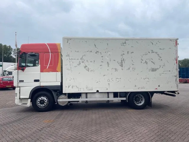 DAF XF 95.380 Euro 2 Manual-Gear - Skříňový nákladní auto: obrázok 3 DAF XF 95.380 Euro 2 Manual-Gear - Skříňový nákladní auto: obrázok 3