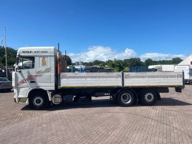 DAF XF 95 8 Tires (6x2) euro 2 - Valníkový/ Plošinový nákladný automobil: obrázok 4 DAF XF 95 8 Tires (6x2) euro 2 - Valníkový/ Plošinový nákladný automobil: obrázok 4