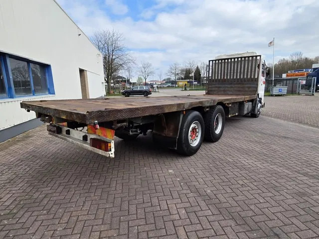 Scania 113 380 8 Tires 6x2 - Valníkový/ Plošinový nákladný automobil: obrázok 4 Scania 113 380 8 Tires 6x2 - Valníkový/ Plošinový nákladný automobil: obrázok 4