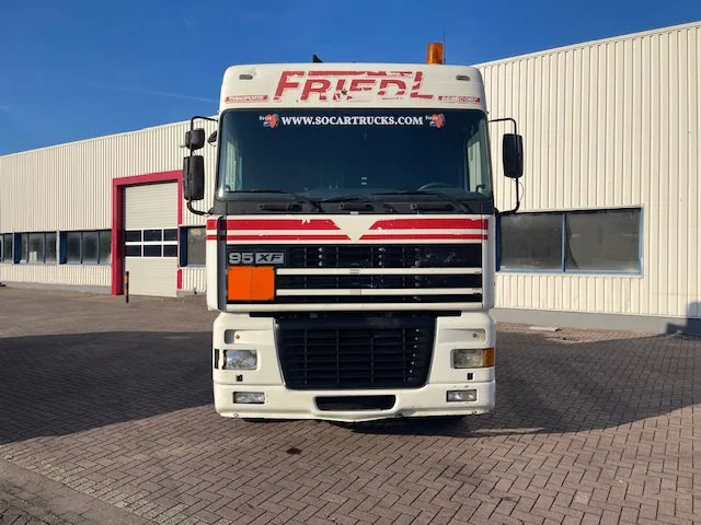 DAF XF 95.430 Manual-Gear Euro 3 - Ťahač: obrázok 2 DAF XF 95.430 Manual-Gear Euro 3 - Ťahač: obrázok 2