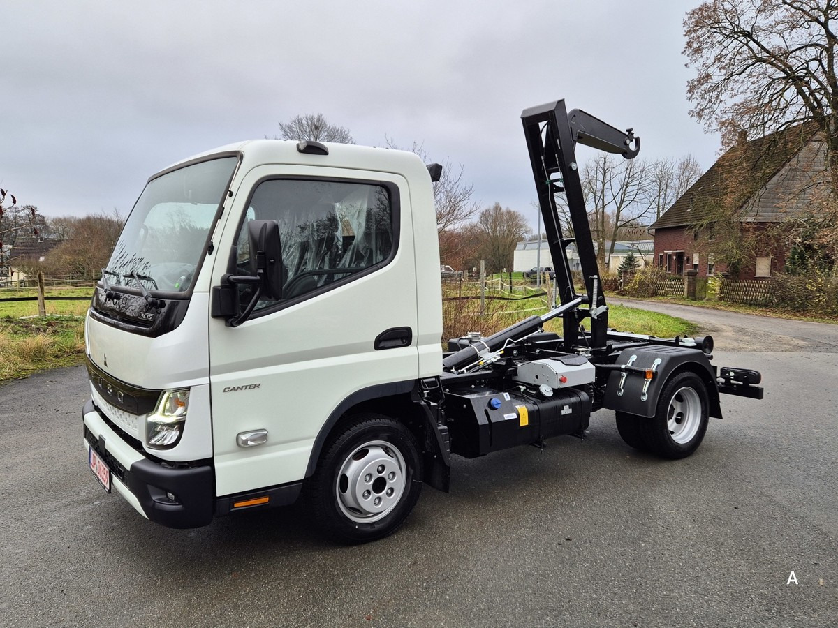 FUSO 3C15 Duonic Aut.City Abrollkipper AHK 3.5T - Hákový nosič kontajnerov: obrázok 1 FUSO 3C15 Duonic Aut.City Abrollkipper AHK 3.5T - Hákový nosič kontajnerov: obrázok 1