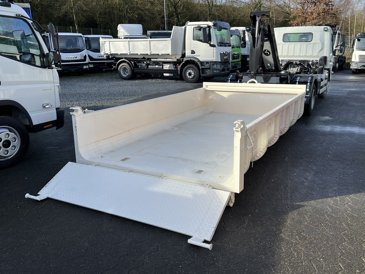 FUSO Canter FUSO 7C18 City Abrollkipper - Hákový nosič kontajnerov: obrázok 4 FUSO Canter FUSO 7C18 City Abrollkipper - Hákový nosič kontajnerov: obrázok 4