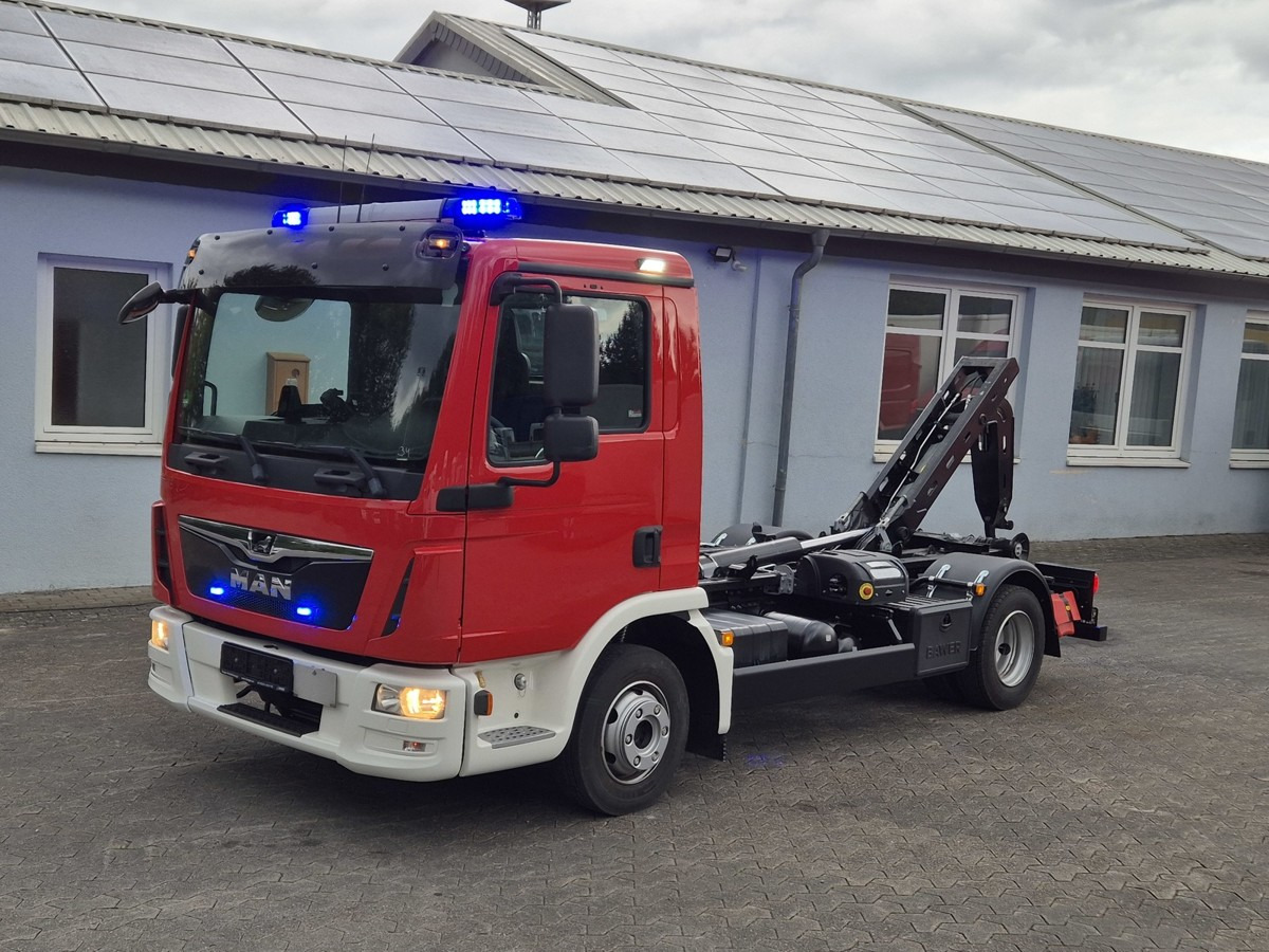 MAN TGL 8.190 Feuerwehrfahrzeug City Abrollkipper - Hákový nosič kontajnerov: obrázok 1 MAN TGL 8.190 Feuerwehrfahrzeug City Abrollkipper - Hákový nosič kontajnerov: obrázok 1