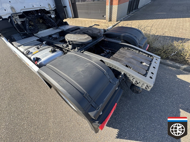 Mercedes-Benz ACTROS 1848 Gigaspace ** LIMITED EDITION** / FULL SPOILER / 2x TANK / NIGHT ac / - Ťahač: obrázok 5 Mercedes-Benz ACTROS 1848 Gigaspace ** LIMITED EDITION** / FULL SPOILER / 2x TANK / NIGHT ac / - Ťahač: obrázok 5