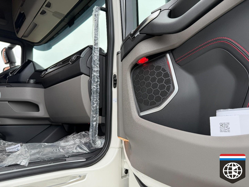 Scania 590 S 6X2/4 - Full air - Retarder PTO - SLIDE fifth wheel - King of the Road - Ťahač: obrázok 4 Scania 590 S 6X2/4 - Full air - Retarder PTO - SLIDE fifth wheel - King of the Road - Ťahač: obrázok 4