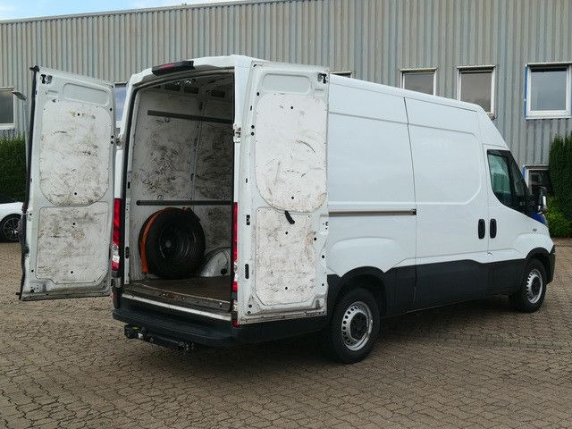 Iveco Daily 35S14/Hochdach/AHK/Klima - Furgon: obrázok 5 Iveco Daily 35S14/Hochdach/AHK/Klima - Furgon: obrázok 5