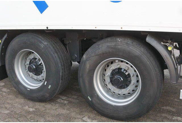 Sommer 2-Achser, elektr. Rolltor, BPW, 11.000mm lang - Náves skriňové: obrázok 4 Sommer 2-Achser, elektr. Rolltor, BPW, 11.000mm lang - Náves skriňové: obrázok 4