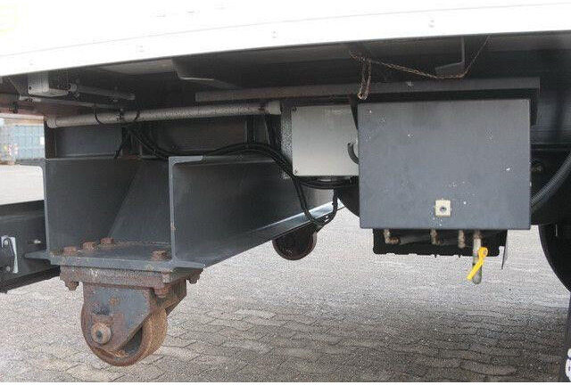 Sommer 2-Achser, elektr. Rolltor, BPW, 11.000mm lang - Náves skriňové: obrázok 5 Sommer 2-Achser, elektr. Rolltor, BPW, 11.000mm lang - Náves skriňové: obrázok 5