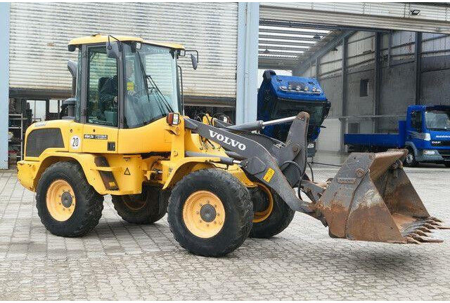 Volvo L30G, 4+1 Schaufel, Palettengabel, Hydr. S.W.S. - Kolesový nakladač: obrázok 2 Volvo L30G, 4+1 Schaufel, Palettengabel, Hydr. S.W.S. - Kolesový nakladač: obrázok 2