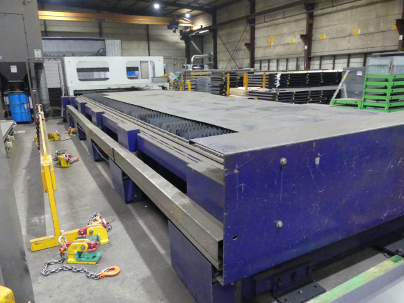 Machine de découpe laser CO² avec refroidisseur et aspiration de fumée Bystronic Bylaser 6000 - Kovoobrábací stroj: obrázok 5 Machine de découpe laser CO² avec refroidisseur et aspiration de fumée Bystronic Bylaser 6000 - Kovoobrábací stroj: obrázok 5