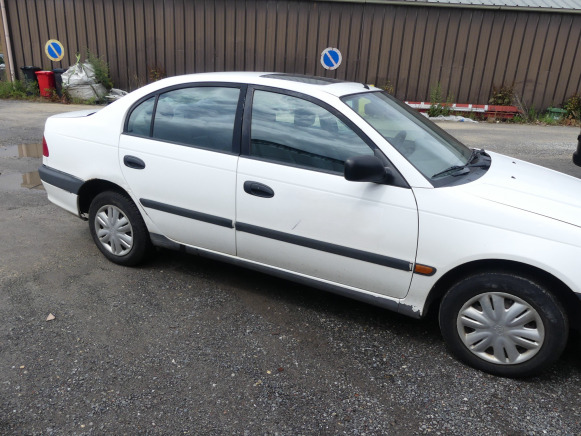 REF:DBB024 - Voiture Toyota Avensis (1998-172.549 km) - SUV: obrázok 4 REF:DBB024 - Voiture Toyota Avensis (1998-172.549 km) - SUV: obrázok 4