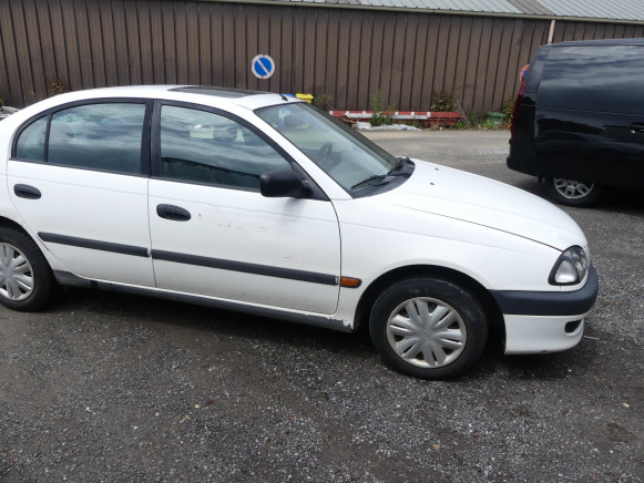 REF:DBB024 - Voiture Toyota Avensis (1998-172.549 km) - SUV: obrázok 3 REF:DBB024 - Voiture Toyota Avensis (1998-172.549 km) - SUV: obrázok 3