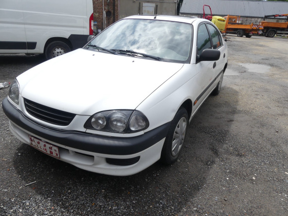REF:DBB024 - Voiture Toyota Avensis (1998-172.549 km) - SUV: obrázok 1 REF:DBB024 - Voiture Toyota Avensis (1998-172.549 km) - SUV: obrázok 1