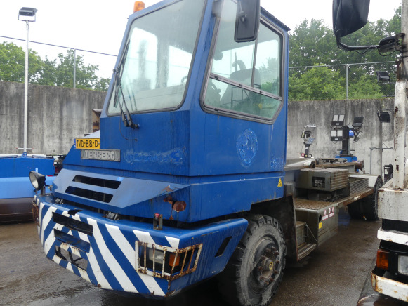 REF:TVD-88-D - Camion porte container Terberg YT180 (2002-21.500 km) - Kontejnérový podvozek/ Výměnná nástavba: obrázok 1 REF:TVD-88-D - Camion porte container Terberg YT180 (2002-21.500 km) - Kontejnérový podvozek/ Výměnná nástavba: obrázok 1