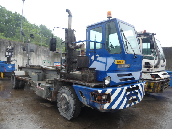REF:TVD-88-D - Camion porte container Terberg YT180 (2002-21.500 km) - Kontejnérový podvozek/ Výměnná nástavba: obrázok 2 REF:TVD-88-D - Camion porte container Terberg YT180 (2002-21.500 km) - Kontejnérový podvozek/ Výměnná nástavba: obrázok 2