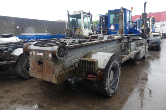 REF:TVD-88-D - Camion porte container Terberg YT180 (2002-21.500 km) - Kontejnérový podvozek/ Výměnná nástavba: obrázok 3 REF:TVD-88-D - Camion porte container Terberg YT180 (2002-21.500 km) - Kontejnérový podvozek/ Výměnná nástavba: obrázok 3