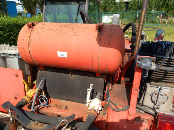 Tracteur CHARIOTRAC pour pièces - Traktor: obrázok 4 Tracteur CHARIOTRAC pour pièces - Traktor: obrázok 4