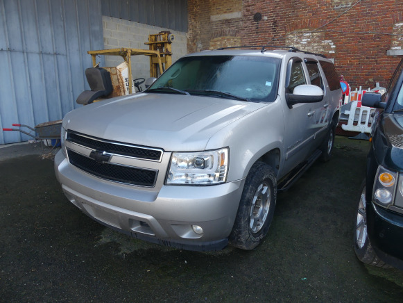 Voiture Chevrolet Suburban (2006-355.000 km) Numéro de châssis : 1GNFK16327J170092 - Kilométrage : 355000 - Dodávkа s dvojitou kabínou: obrázok 1 Voiture Chevrolet Suburban (2006-355.000 km) Numéro de châssis : 1GNFK16327J170092 - Kilométrage : 355000 - Dodávkа s dvojitou kabínou: obrázok 1