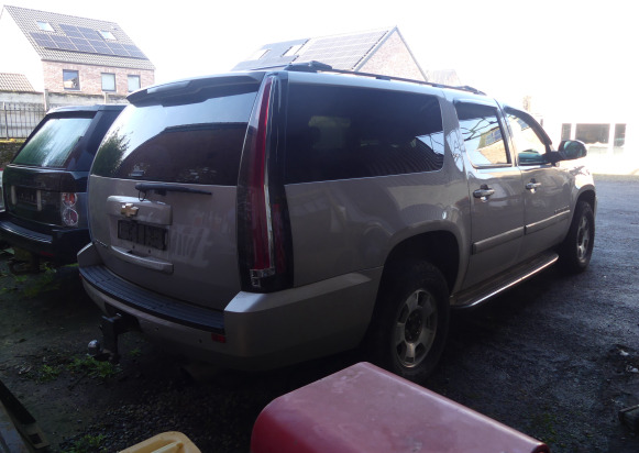 Voiture Chevrolet Suburban (2006-355.000 km) Numéro de châssis : 1GNFK16327J170092 - Kilométrage : 355000 - Dodávkа s dvojitou kabínou: obrázok 3 Voiture Chevrolet Suburban (2006-355.000 km) Numéro de châssis : 1GNFK16327J170092 - Kilométrage : 355000 - Dodávkа s dvojitou kabínou: obrázok 3