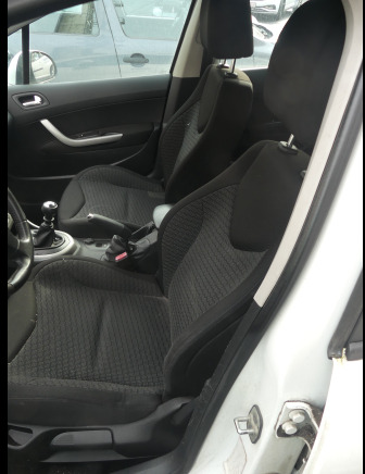 Voiture Peugeot 308 (2010-184.813 km) - Automobil: obrázok 5 Voiture Peugeot 308 (2010-184.813 km) - Automobil: obrázok 5