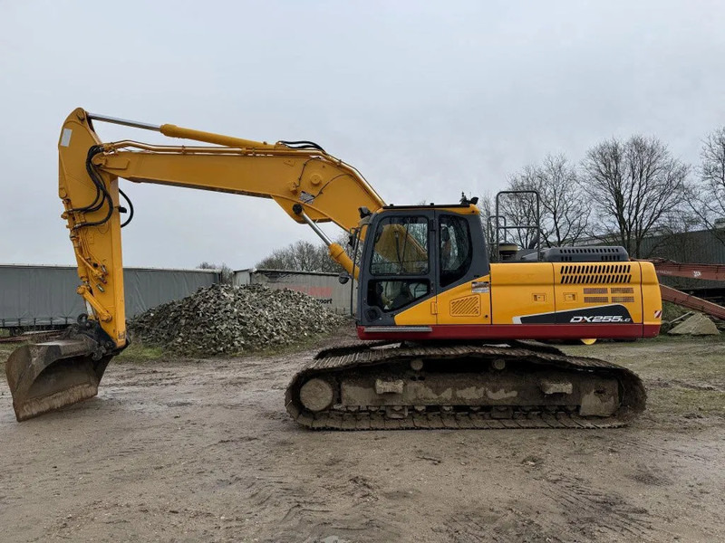 Doosan DX255LC-5 2015 10800 hr STRAIGHT FROM WORK ! DUTCH MACHINE ! - Pásové rýpadlo: obrázok 1 Doosan DX255LC-5 2015 10800 hr STRAIGHT FROM WORK ! DUTCH MACHINE ! - Pásové rýpadlo: obrázok 1