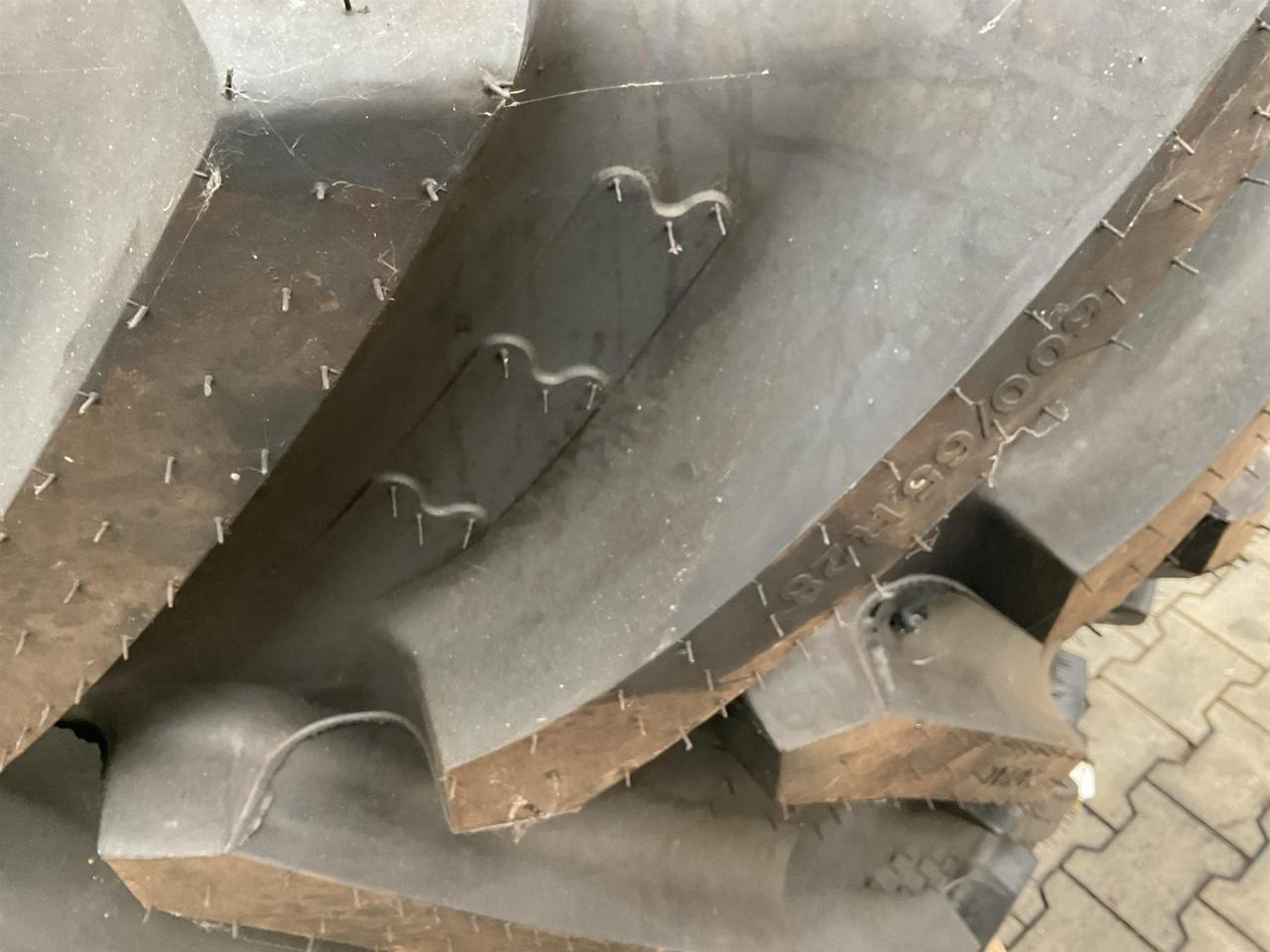 BKT 600/65R28 - Pneumatika pre Poľnohospodárske stroje: obrázok 5 BKT 600/65R28 - Pneumatika pre Poľnohospodárske stroje: obrázok 5