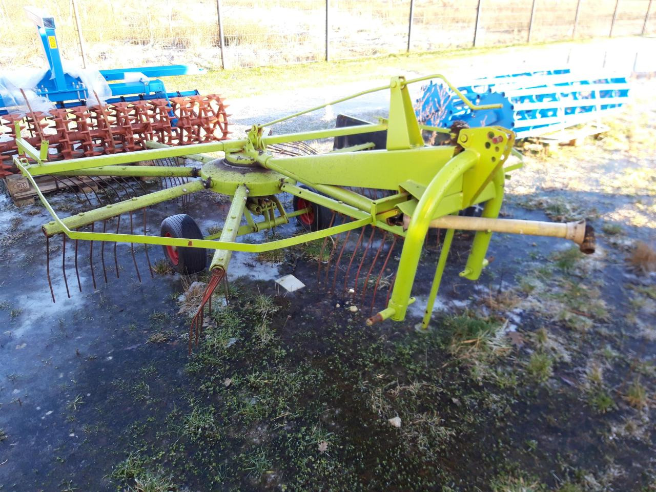 CLAAS WS 320 S - Obracač sena: obrázok 1 CLAAS WS 320 S - Obracač sena: obrázok 1